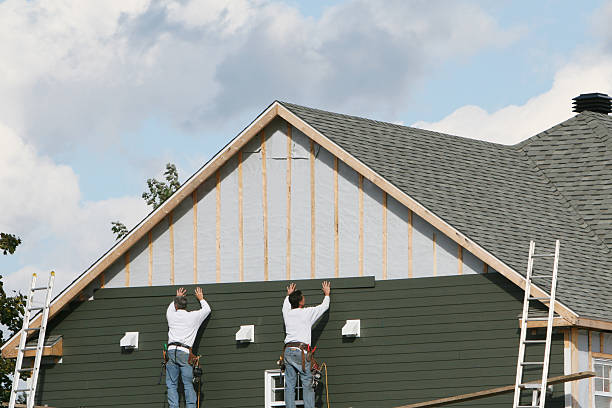 Professional Vinyl Siding technician working in Hampton, MN
